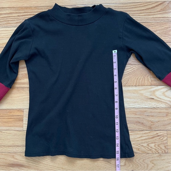 🛍Black & Burgundy Mock Neck Top🛍 - Picture 4 of 7